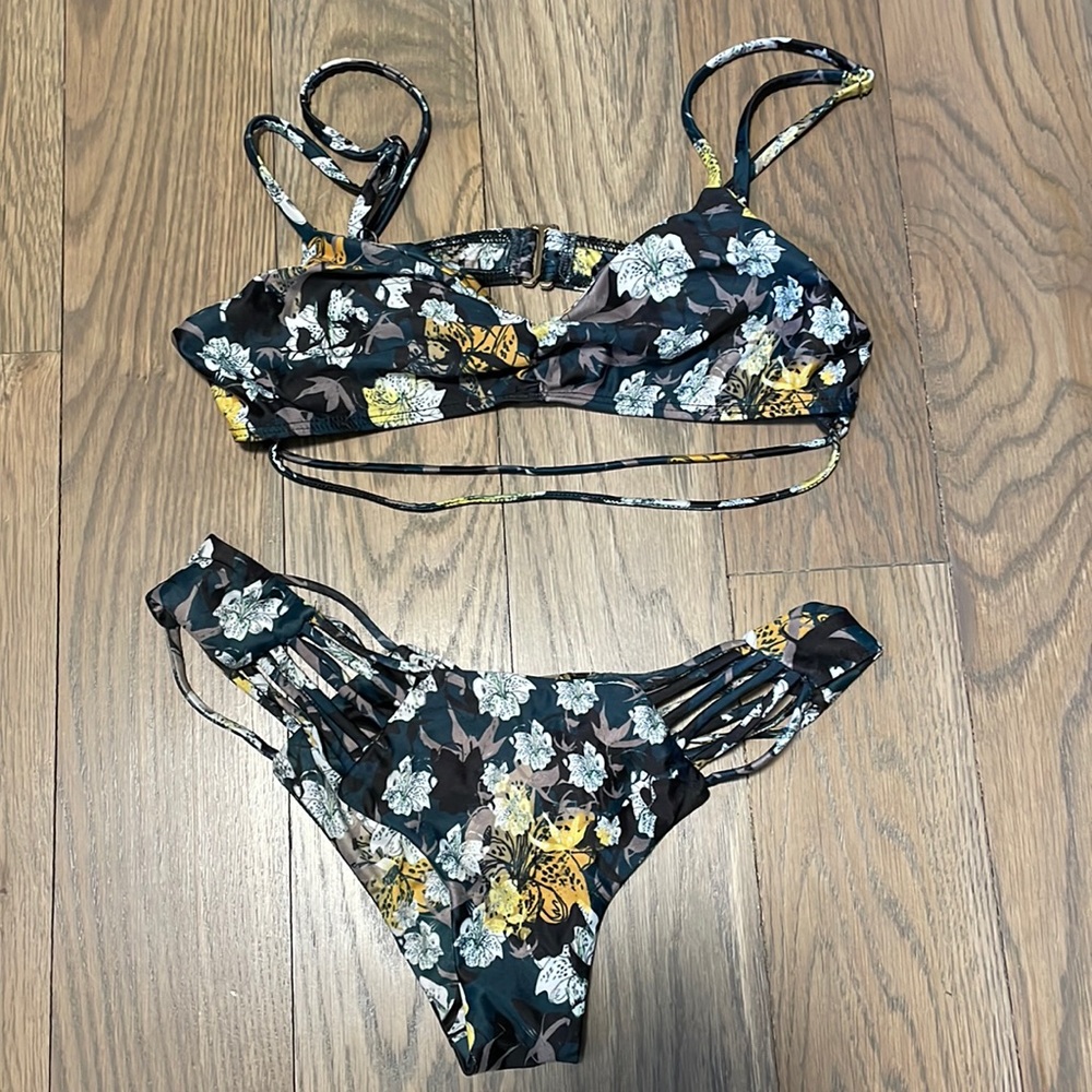 XS floral Beach Riot swimsuit